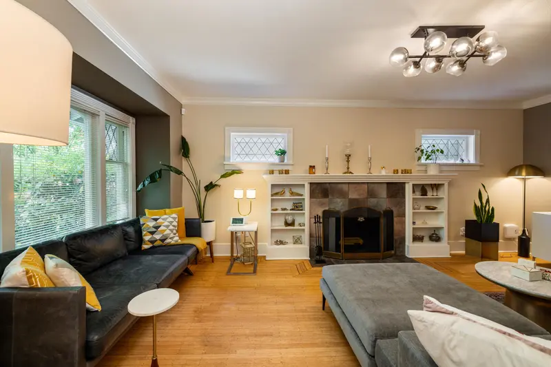 4343 11TH AVENUE - photo 4 of 25