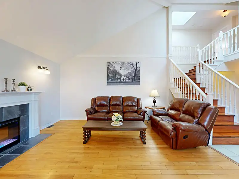 10285 167 STREET - photo 3 of 25