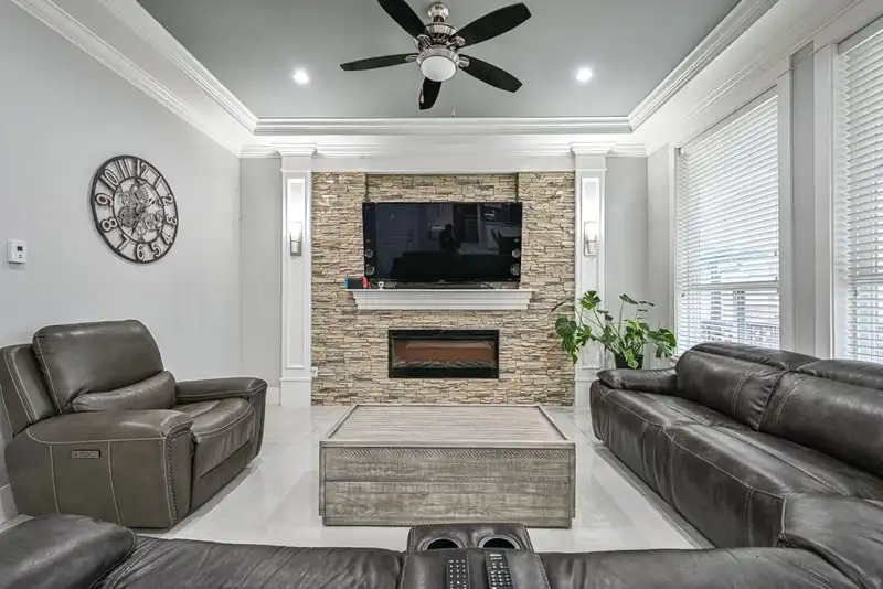 5916 139 STREET - photo 2 of 40
