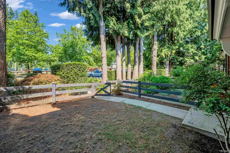 79 15075 60 AVENUE - photo 3 of 40