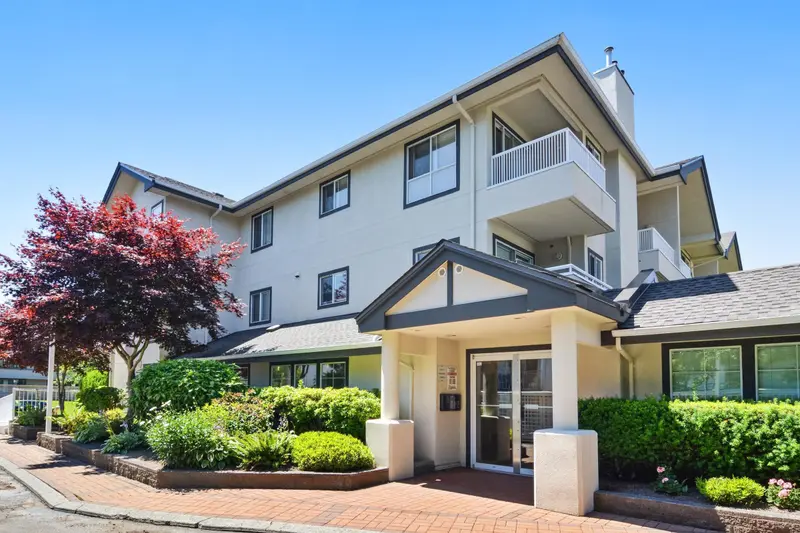 203 15272 20 AVENUE - photo 1 of 25