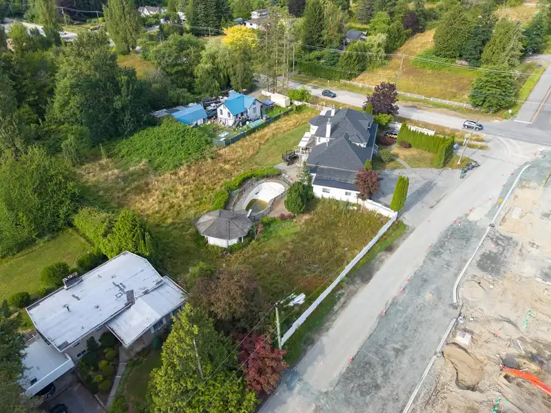 18377 74 AVENUE - photo 4 of 19