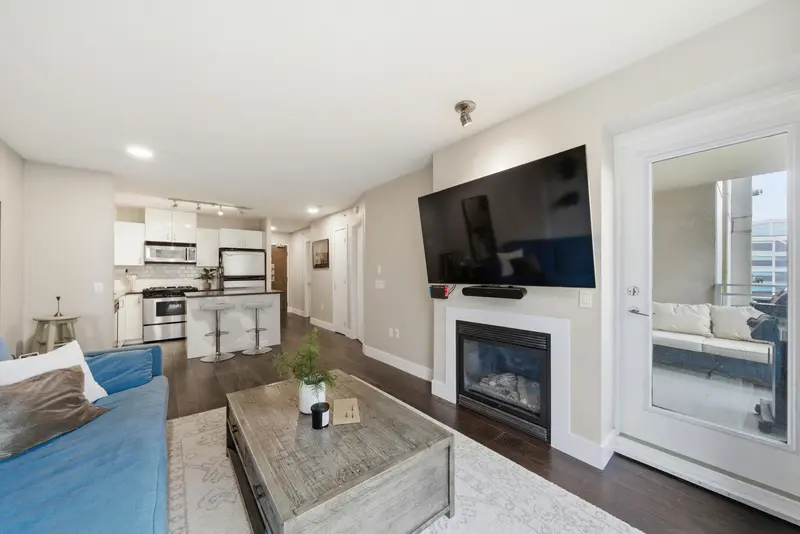 405 155 W 1ST STREET - photo 2 of 25