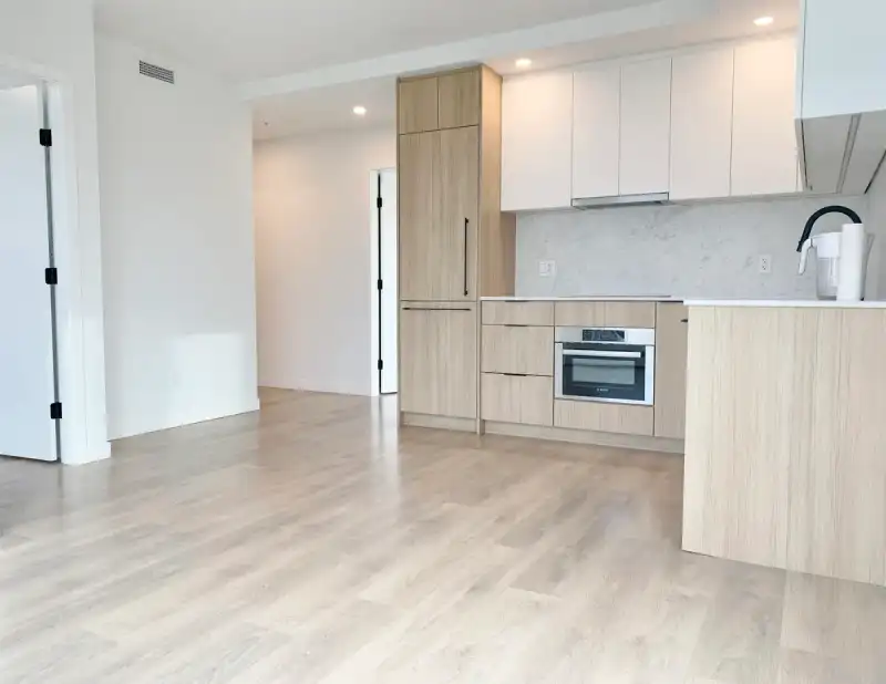 1511 13685 102ND AVENUE - photo 1 of 31