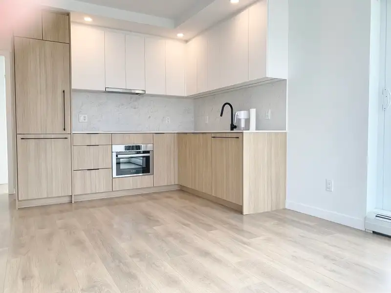 1511 13685 102ND AVENUE - photo 2 of 31