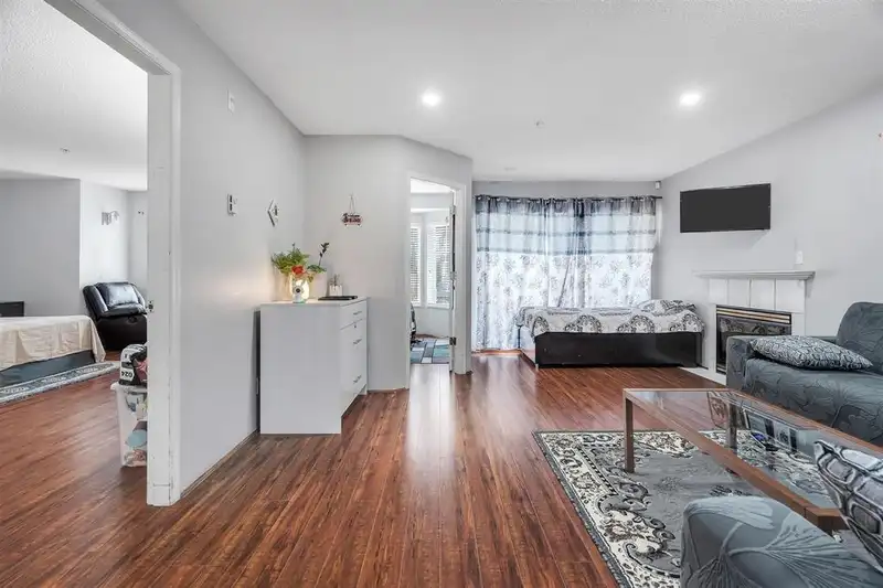 302 12130 80 AVENUE - photo 4 of 15