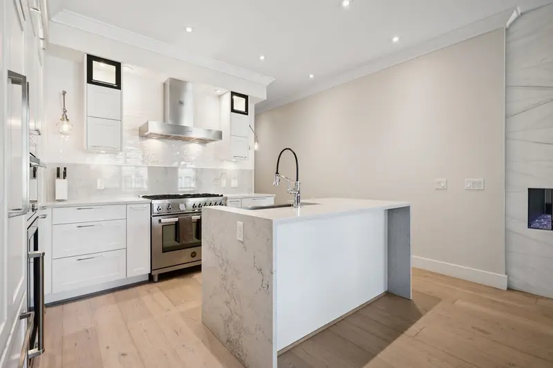 206 23189 FRANCIS AVENUE - photo 3 of 25