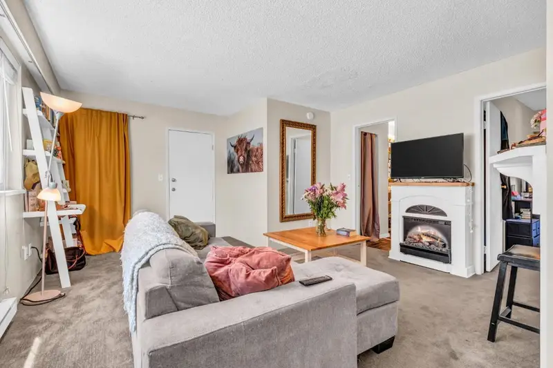 2575 W 3RD AVENUE - photo 4 of 25