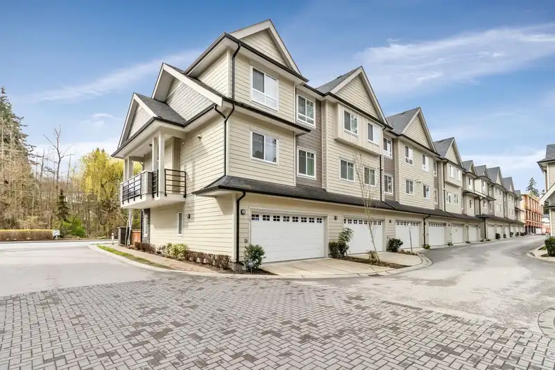 10 14285 64 AVENUE - photo 1 of 32