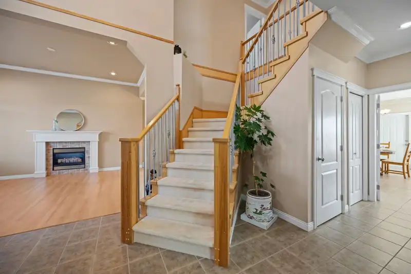 6926 150 STREET - photo 4 of 25