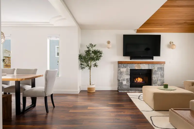 8572 164A STREET - photo 3 of 25