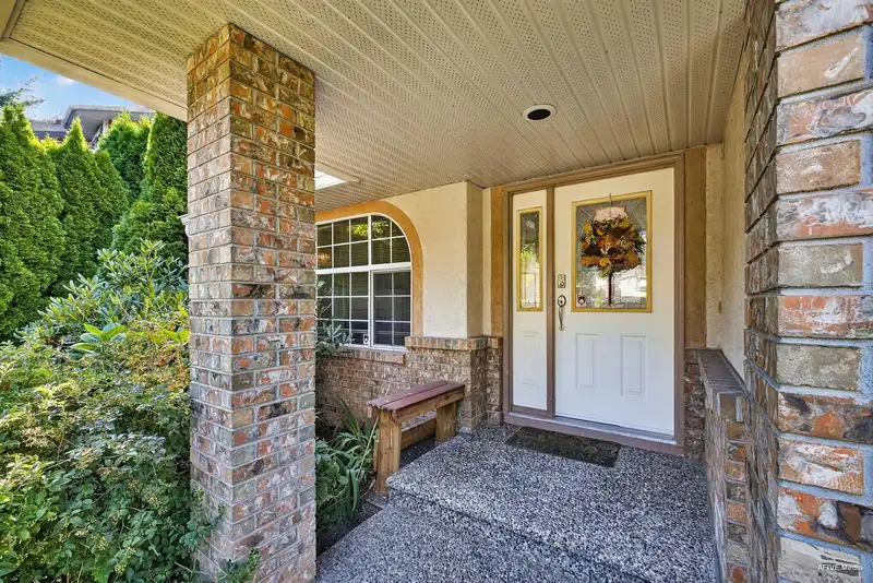 14180 85A AVENUE - photo 2 of 26