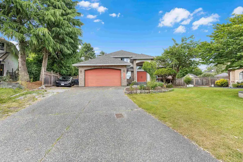 14247 86 AVENUE - photo 3 of 34