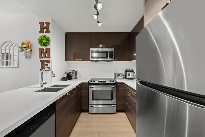 104 13925 FRASER HIGHWAY - photo 3 of 16