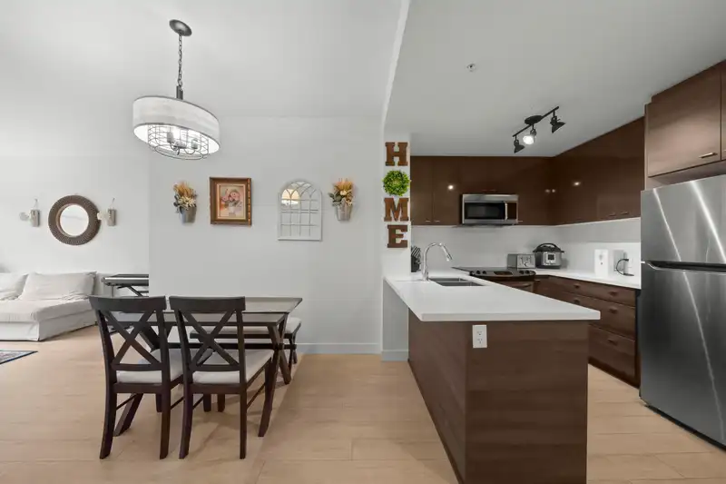 104 13925 FRASER HIGHWAY - photo 4 of 16