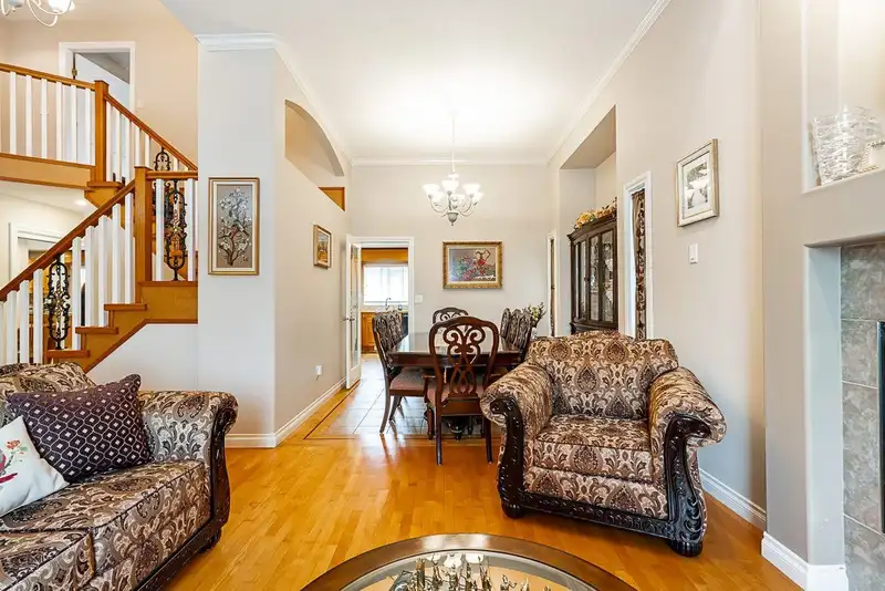 14581 81A AVENUE - photo 4 of 23