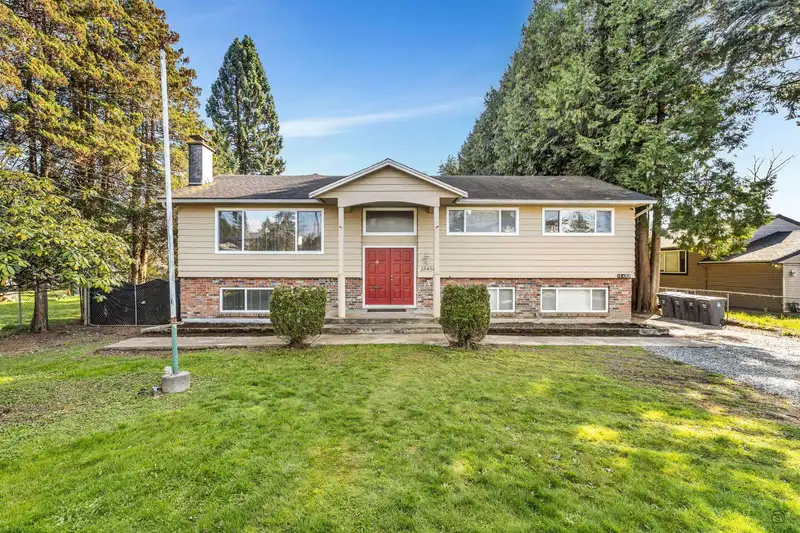15456 86B AVENUE - photo 1 of 39