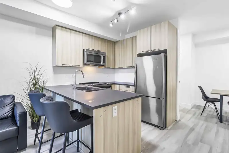 101 15628 104 AVENUE - photo 1 of 40