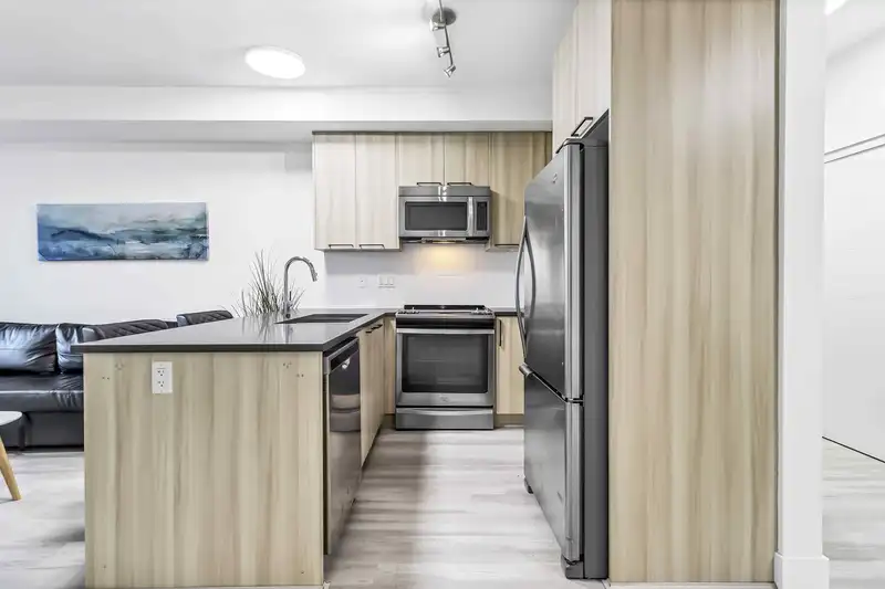 101 15628 104 AVENUE - photo 2 of 40