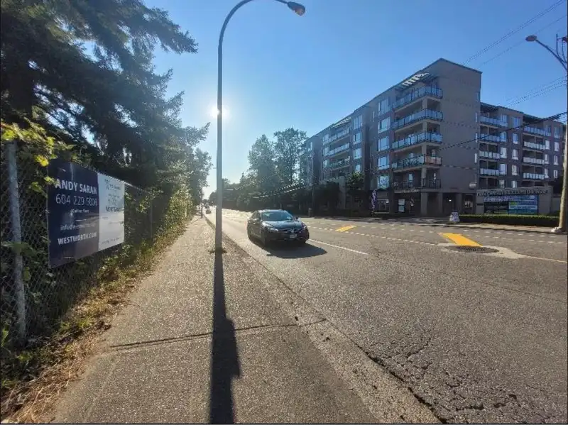 14310 104 AVENUE - photo 2 of 4