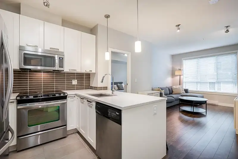 407 15388 105 AVENUE - photo 1 of 38