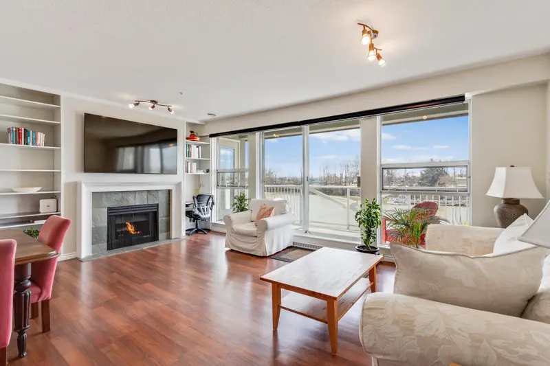 306 1820 E KENT AVENUE SOUTH - photo 2 of 25