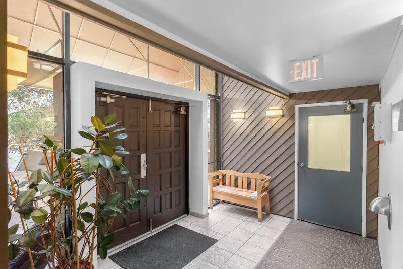 214 9300 GLENACRES DRIVE - photo 2 of 25