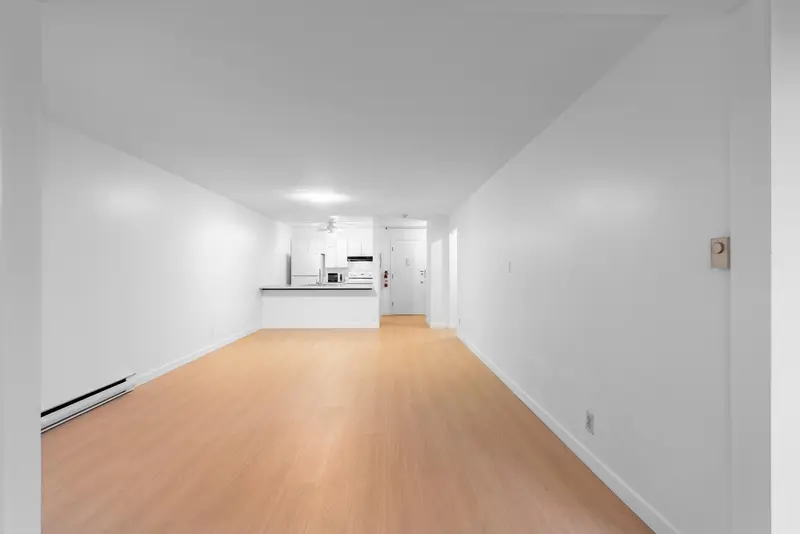 214 9300 GLENACRES DRIVE - photo 3 of 25