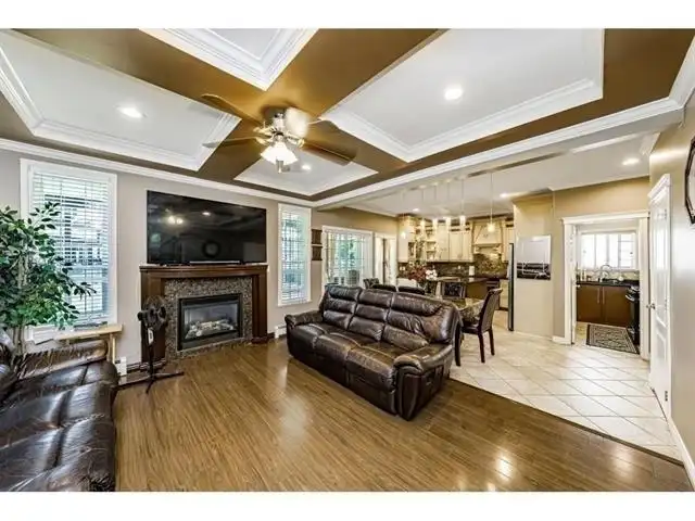 7833 147A STREET - photo 3 of 25
