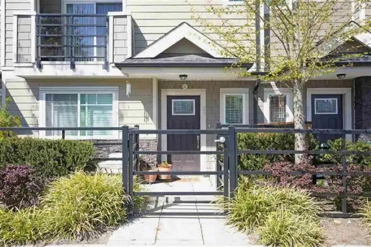50 14285 64 AVENUE - photo 2 of 39