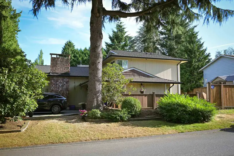 7335 141A STREET - photo 4 of 22