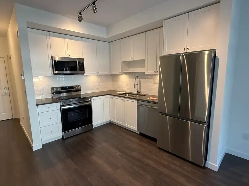 304 15735 85 AVENUE - photo 4 of 16