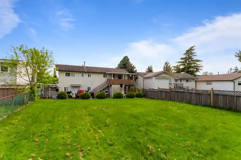 13813 89TH AVENUE - photo 2 of 19