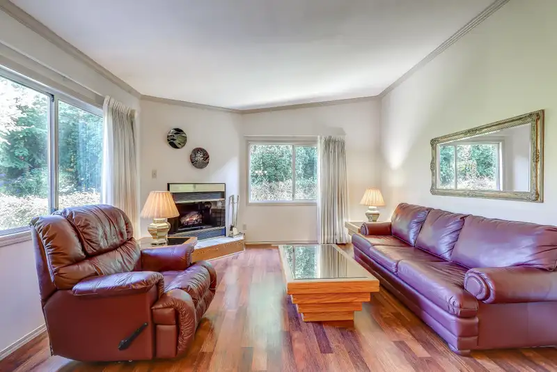 21 8078 KING GEORGE BOULEVARD - photo 2 of 29