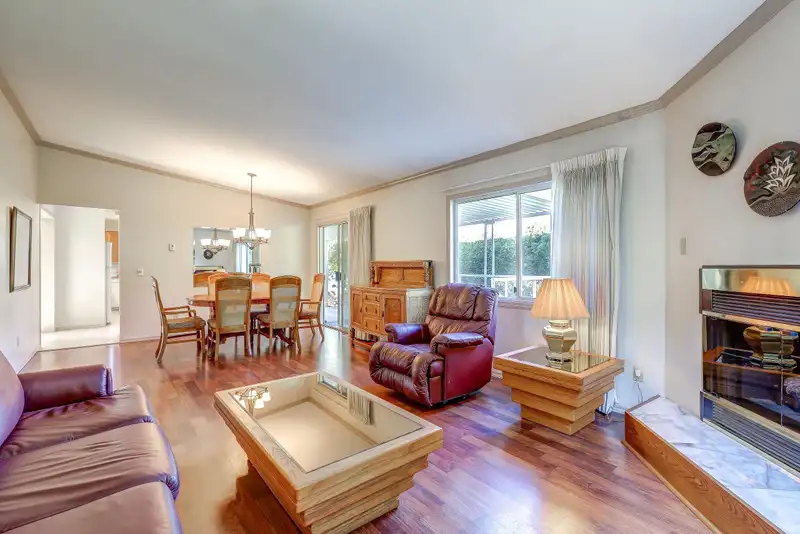 21 8078 KING GEORGE BOULEVARD - photo 3 of 29