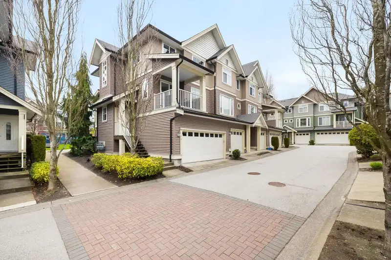 70 6575 192 STREET - photo 2 of 40