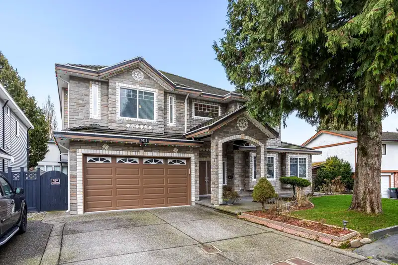 9416 WALLACE CRESCENT - photo 1 of 38