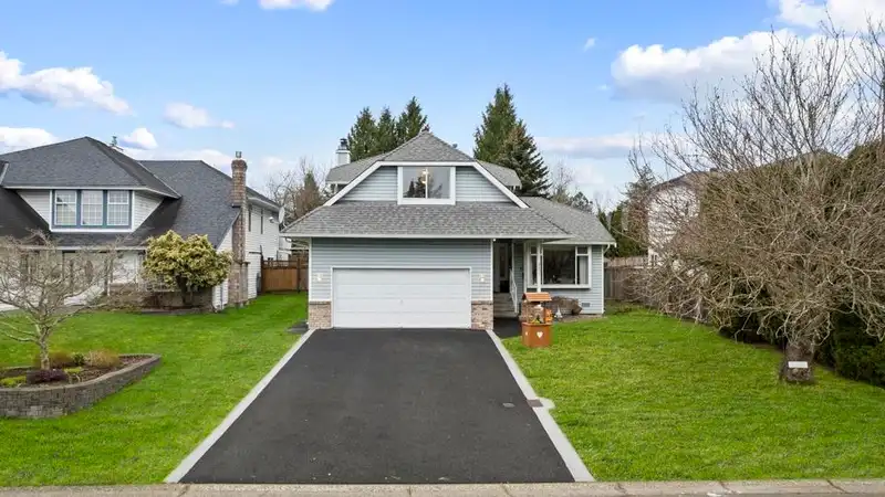 9473 158 STREET - photo 1 of 39