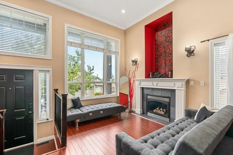 6192 147TH STREET - photo 4 of 32