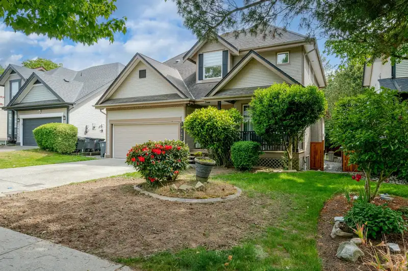 18162 69 AVENUE - photo 2 of 40