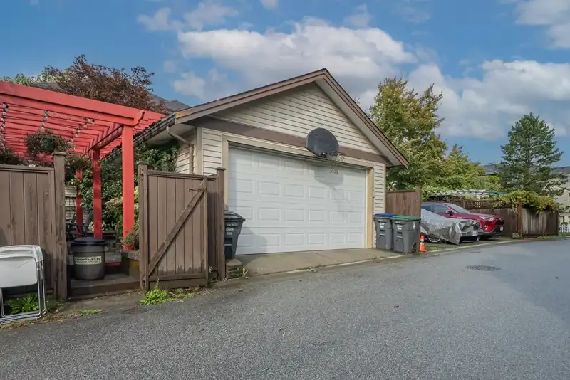 5788 148 STREET - photo 2 of 38
