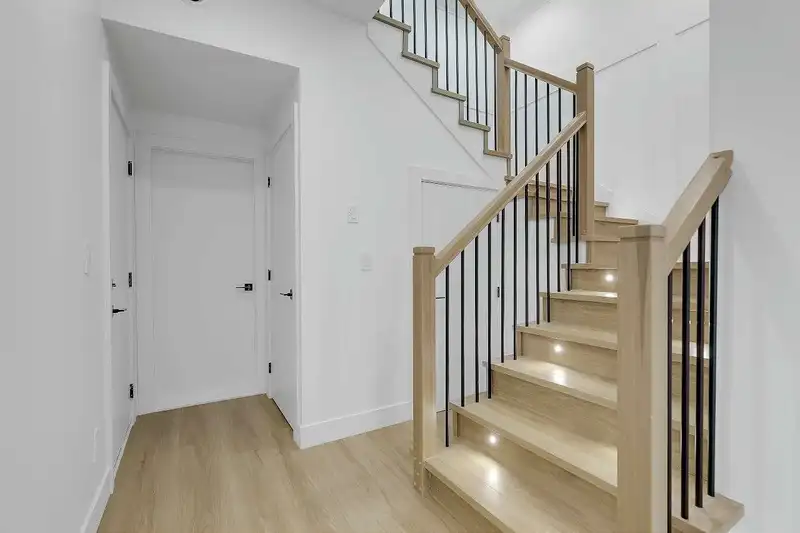 102 15371 94 AVENUE - photo 4 of 40