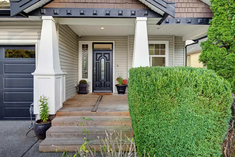 8256 170 STREET - photo 2 of 35