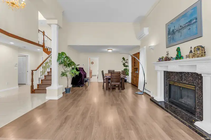 7882 165A STREET - photo 4 of 13