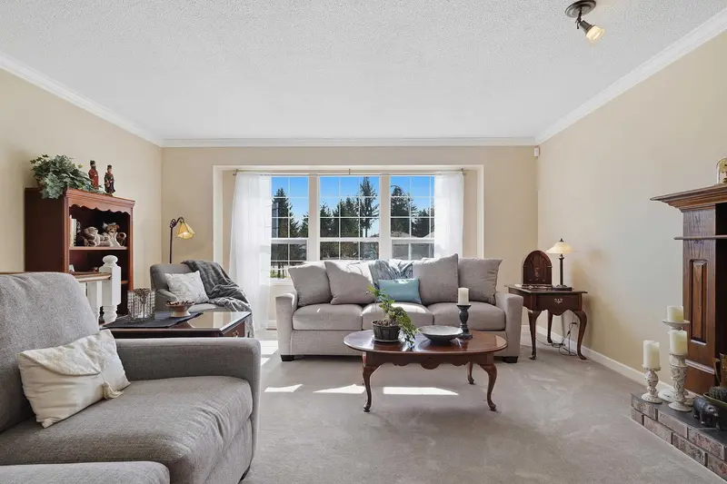 9274 155 STREET - photo 4 of 25