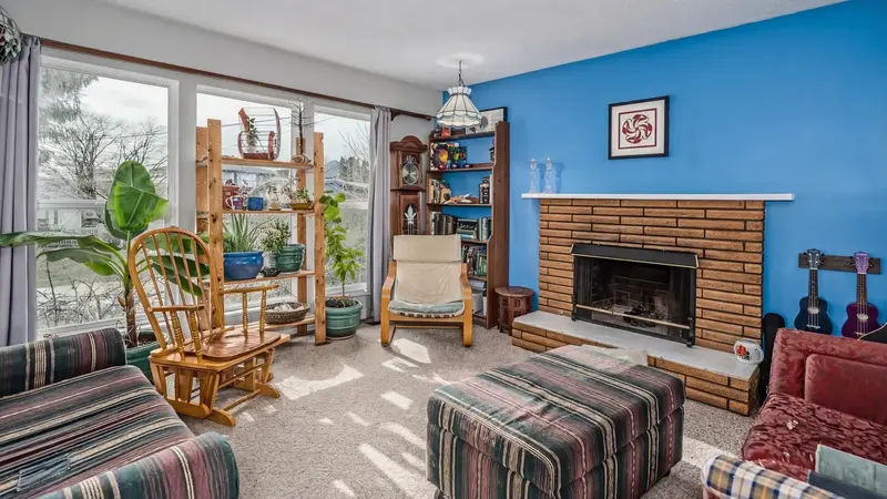 32075 DEBREEN CRESCENT - photo 3 of 25