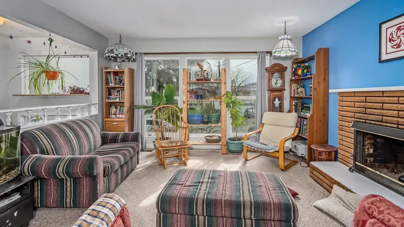 32075 DEBREEN CRESCENT - photo 4 of 25