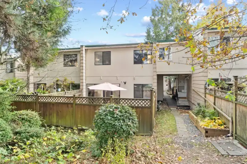 146 15215 105 AVENUE - photo 1 of 27
