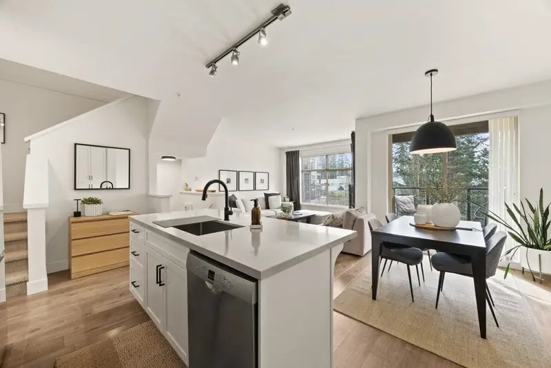 102 300 PANORAMA PLACE - photo 1 of 25