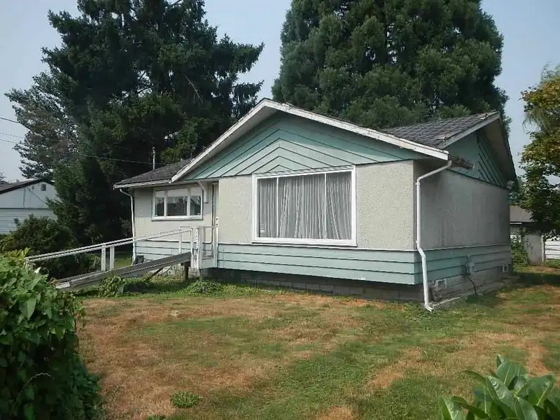 12725 113B AVENUE - photo 1 of 4